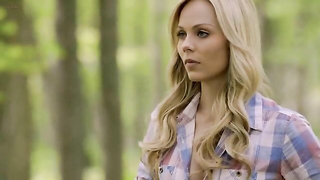 Celebridades desnudas » Laura Vandervoort sexy - Bitten s01e04 (2014)