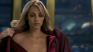 Nude celebs » Laura Vandervoort sexy - V s02e10 (2010)