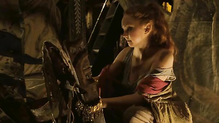 Celebridades desnudas » Lily Cole sexy - El imaginario del Doctor Parnassus (2009)