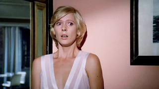 Celebridades desnudas » Mimsy Farmer desnuda - Il Profumo della Signora in Nero (1974)