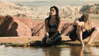 Celebridades desnudas » Sienna Miller sexy, Golshifteh Farahani sexy - Como una mujer (2012)