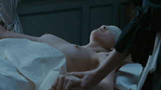 Célébrités nues » Vera Farmiga nue - The Vintner's Luck (2009)