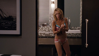 Nackte Promis » Kristen Wiig sexy – Brautalarm (2011)