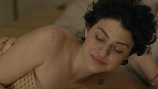 Celebridades desnudas » Alia Shawkat desnuda, Amy Landecker sexy - Transparent s04e04-06 (2017)