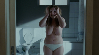 Celebridades desnudas » Kate Bell desnuda, Ruth Bradley desnuda, Miranda Otto desnuda - In Her Skin (2009)