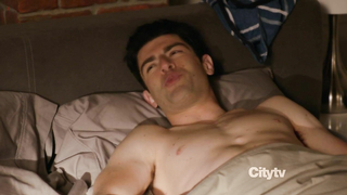 Celebridades desnudas » Hannah Simone sexy - New Girl s01e14 (2011)