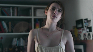 Celebridades desnudas » Emma Roberts sexy - Palo Alto (2014)