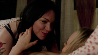 Nagie gwiazdy » Taylor Schilling nago, Laura Prepon seksowna - Orange is the New Black s02e10 (2014)