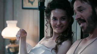 Celebridades desnudas » Lydia Wilson desnuda - Ripper Street s03e01 (2014)