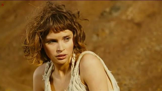 Celebridades desnudas » Felicity Jones sexy - La tempestad (2010)