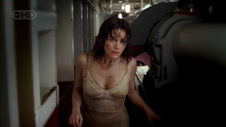 Celebridades desnudas » Carla Gugino sexy - Threshold s01e01 (2005)