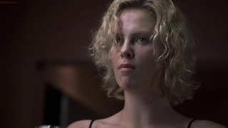 Celebridades desnudas » Charlize Theron sexy, Courtney Love sexy - Trapped (2002)