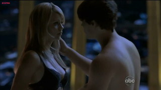 Celebridades desnudas » Laura Vandervoort sexy - V s02e01 (2011)