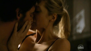 Celebridades desnudas » Elizabeth Mitchell sexy - V s02e08 (2011)