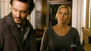 Celebridades desnudas » Elizabeth Mitchell sexy - V s02e08 (2011)