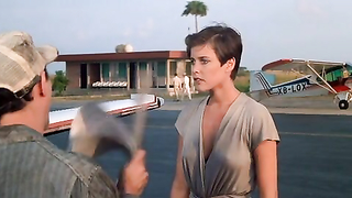 Famosos desnudos » Carey Lowell sexy, Talisa Soto sexy - Licencia para matar (1989)