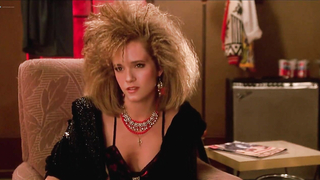 Celebridades desnudas » Lea Thompson sexy - Howard the Duck (1986)