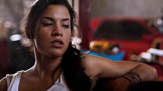 Celebridades desnudas » Danay Garcia desnuda - Avenge The Crows (2017)