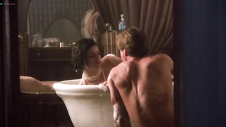 Celebridades desnudas » Linda Fiorentino desnuda - The Moderns (1988)