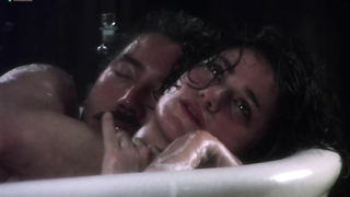 Celebridades desnudas » Linda Fiorentino desnuda - The Moderns (1988)