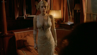 Celebridades desnudas » Scarlett Johansson sexy, Helen Hunt sexy - A Good Woman (2004)