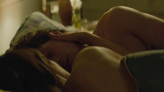 Celebridades desnudas » Zooey Deschanel sexy, Aubrey Plaza sexy - The Driftless Area (2015)