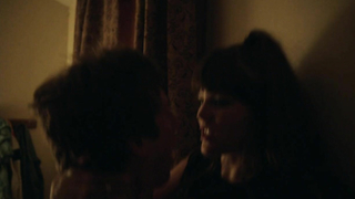 Famosas desnudas » Emma Greenwell desnuda - Shameless s02e04 (2012)