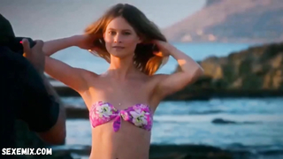 Behati Prinsloo en bikini, escena en Hawaii Five-0 s03e09 (2012)