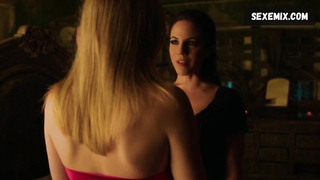 Rachel Skarsten, Anna Silk Lesbian, scène dans Lost Girl s03e12 (2013)