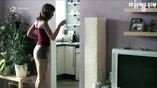 Tereza Nvotova, Anna Siskova sexy, scène dans Male oslavy (2008)