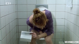 Anna Geislerova sexy, scena in Nevinne lzi s01e01 (2013)