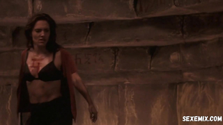 Ashley Laurence, Angel Boris sexy, escena en Warlock III (1999)