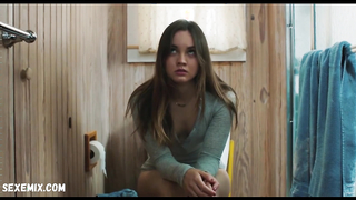 Liana Liberato sexy, escena en la Casa de la Playa (2019)