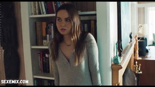 Liana Liberato sexy, escena en la Casa de la Playa (2019)