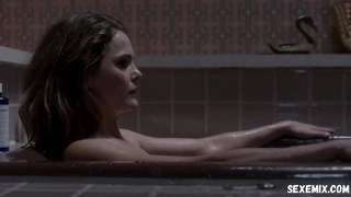 Gillian Alexy sexy, scena in The Americans s03e01 (2015)