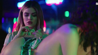 Stormi Maya sexy Szene in „A Nice Girl Like You“ Ein weiterer Promi in diesem Video: Ariel Ash.