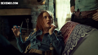 Seios de Katherine Barrell, cena em Wynonna Earp s03e10 (2018)