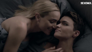 Ruby Rose, Brianne Howe seksi, Batwoman sahnesi s01e04 (2019)