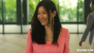 Juri Kawasaki, Kyoko Hasegawa sexy, scène dans Fishbowl Wives s01e01 (2022)