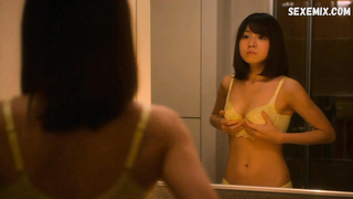 Shizuka Nakamura, Juri Kawasaki sexy, scène dans Fishbowl Wives s01e02 (2022)