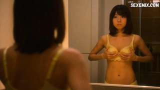 Shizuka Nakamura, Juri Kawasaki sexy, scène dans Fishbowl Wives s01e02 (2022)