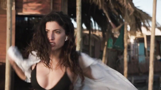 Tania Raymonde Bikini, alle Szenen in Deep Blue Sea 3 (2020)