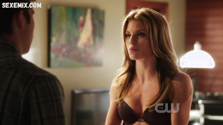 AnnaLynne McCord bikini, escena en 90210 s04e04 (2011)