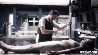 Jodie Comer muestra las tetas, escena en Silent Witness s15e09 (2012)