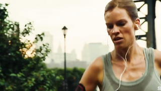 Seios de Hilary Swank, cena de The Resident (2011)