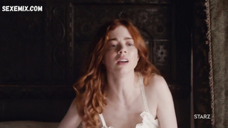 Charlotte Hope en topless, escena en The Spanish Princess s01e02 (2019)