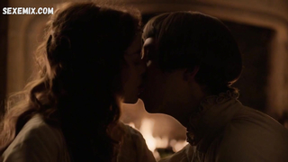 Charlotte Hope en topless, escena en The Spanish Princess s01e02 (2019)