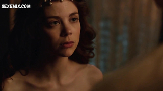 Charlotte Hope en topless, escena en The Spanish Princess s01e02 (2019)