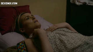 Taylor Schilling, Monica Rae Summers Gonzalez, scena w Orange Is the New Black s07e06-07 (2019)