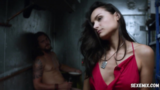 Christina Ochoa pokazuje tyłek i uprawia seks, scena w Animal Kingdom s01e06 (2016)